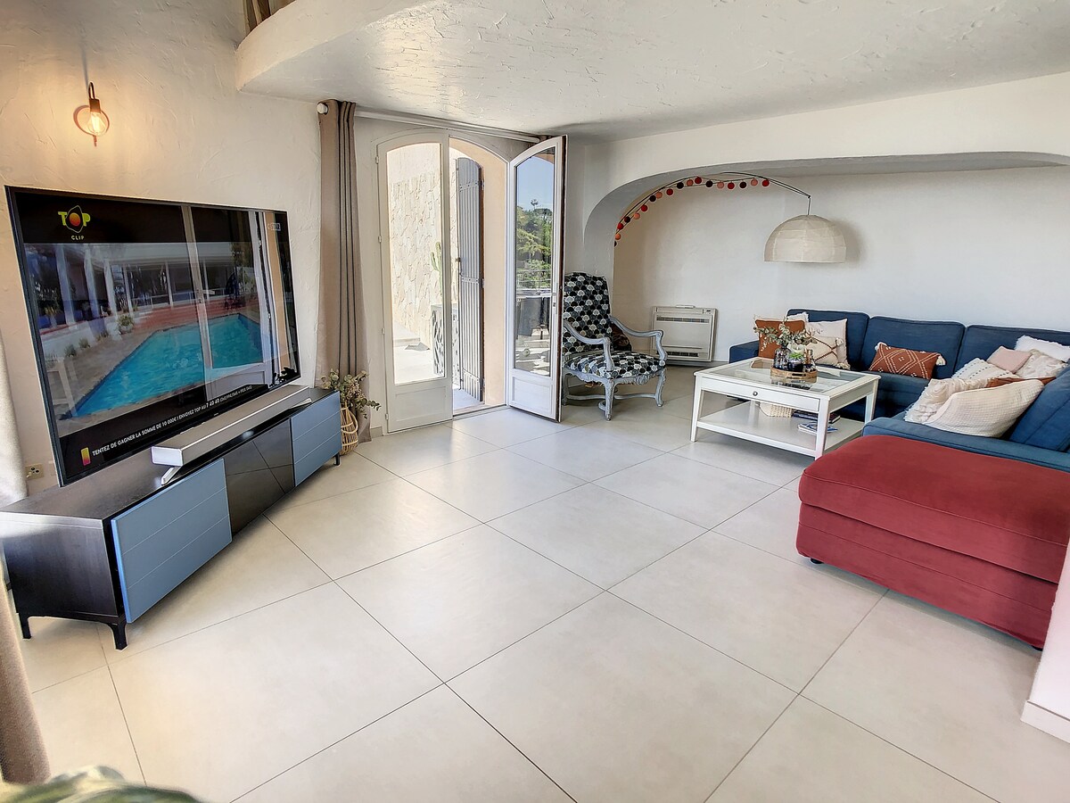 Top performing Airbnb: Amazing sea view villa near Cannes,5 bedrooms,pool in Mandelieu La Napoule