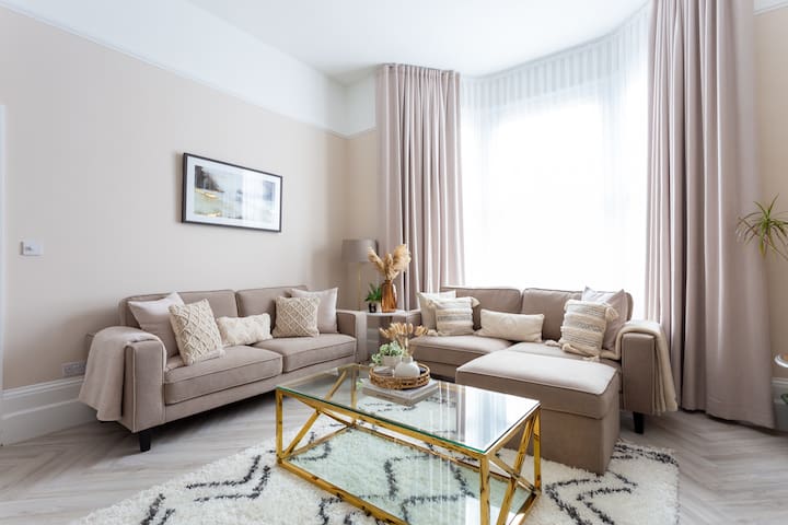 Luxury Victorian Home London gallery image 2