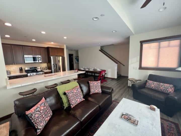 3 Bedroom 3 Bath - Private Spa! - Mammoth Lakes