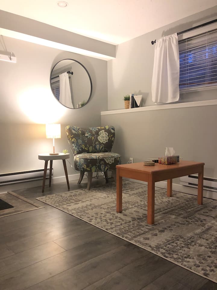 Peaceful Oasis With Netflix, Disney+, & Prime - Red Deer