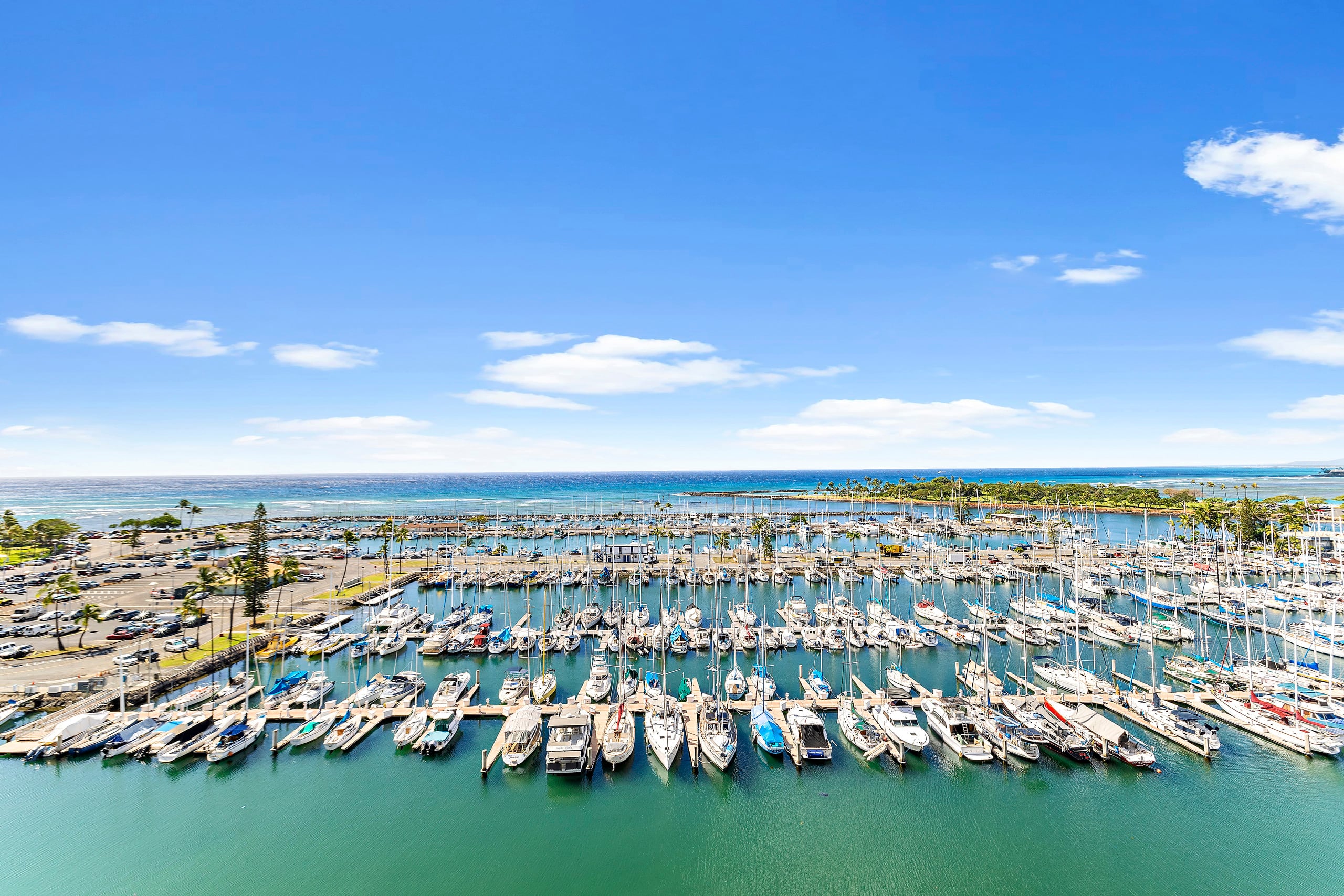 Condo in Honolulu · ★4.9 · 1 bedroom · 2 beds · 1 private bath - Image 28