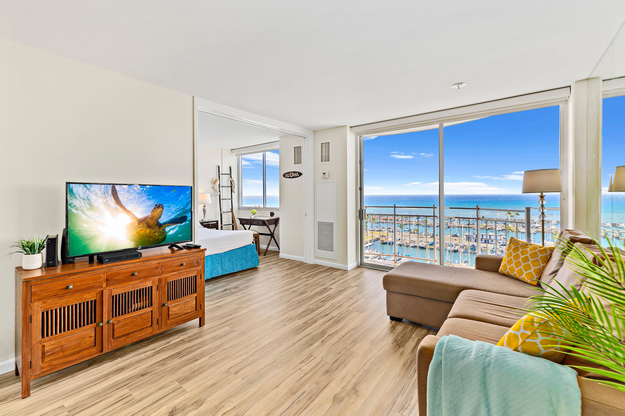 Condo in Honolulu · ★4.9 · 1 bedroom · 2 beds · 1 private bath - Image 1