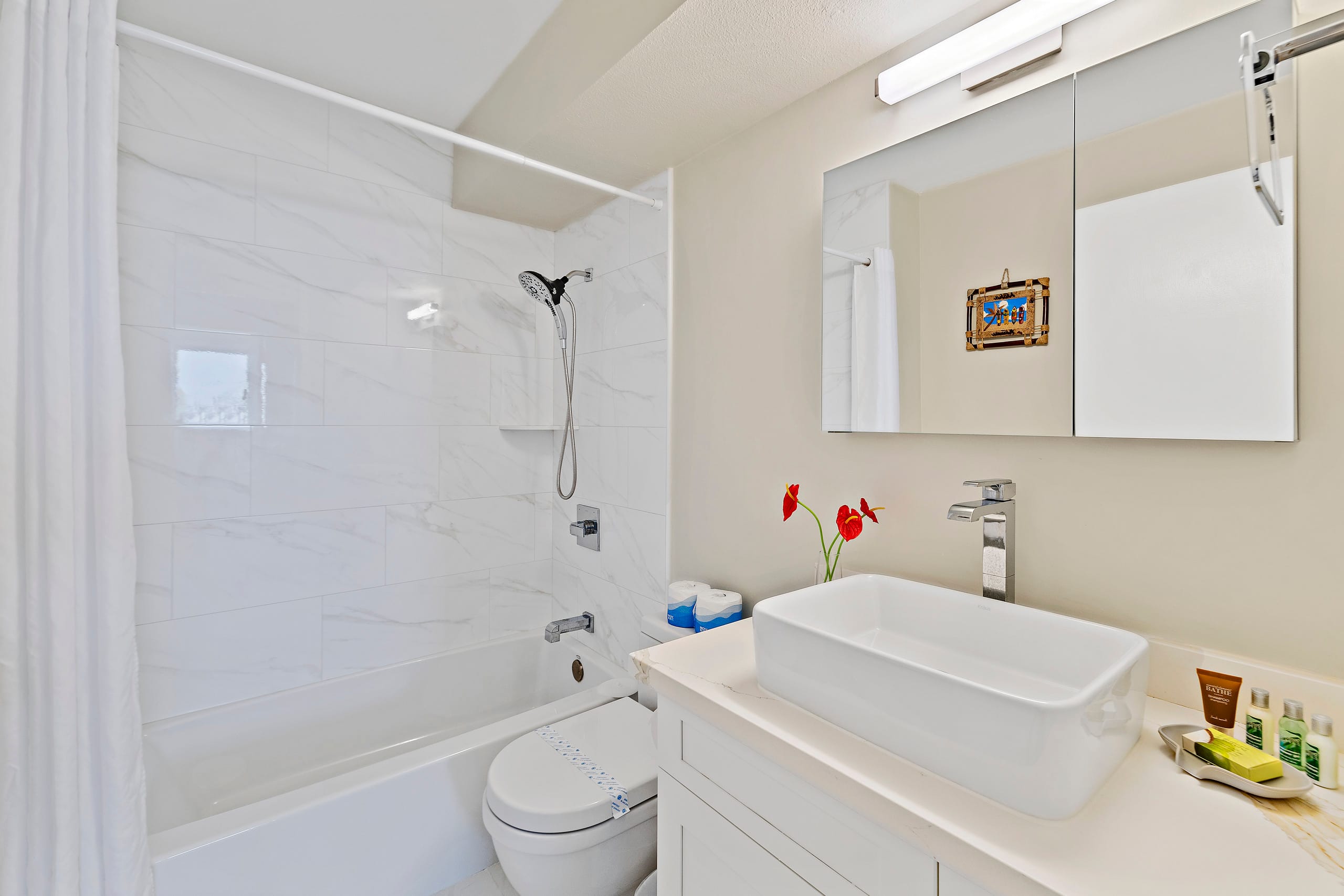 Condo in Honolulu · ★4.9 · 1 bedroom · 2 beds · 1 private bath - Image 18
