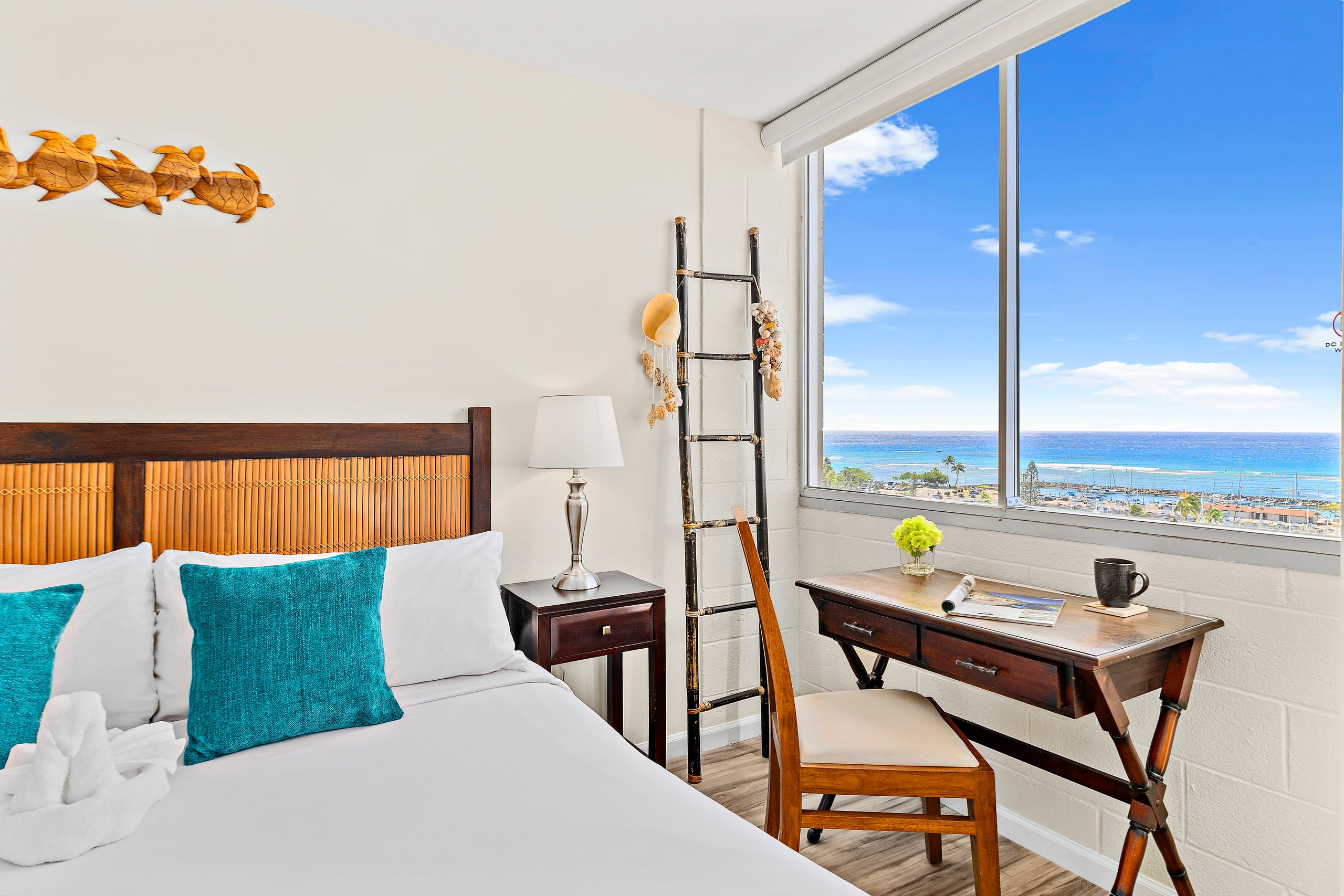 Condo in Honolulu · ★4.9 · 1 bedroom · 2 beds · 1 private bath - Image 2