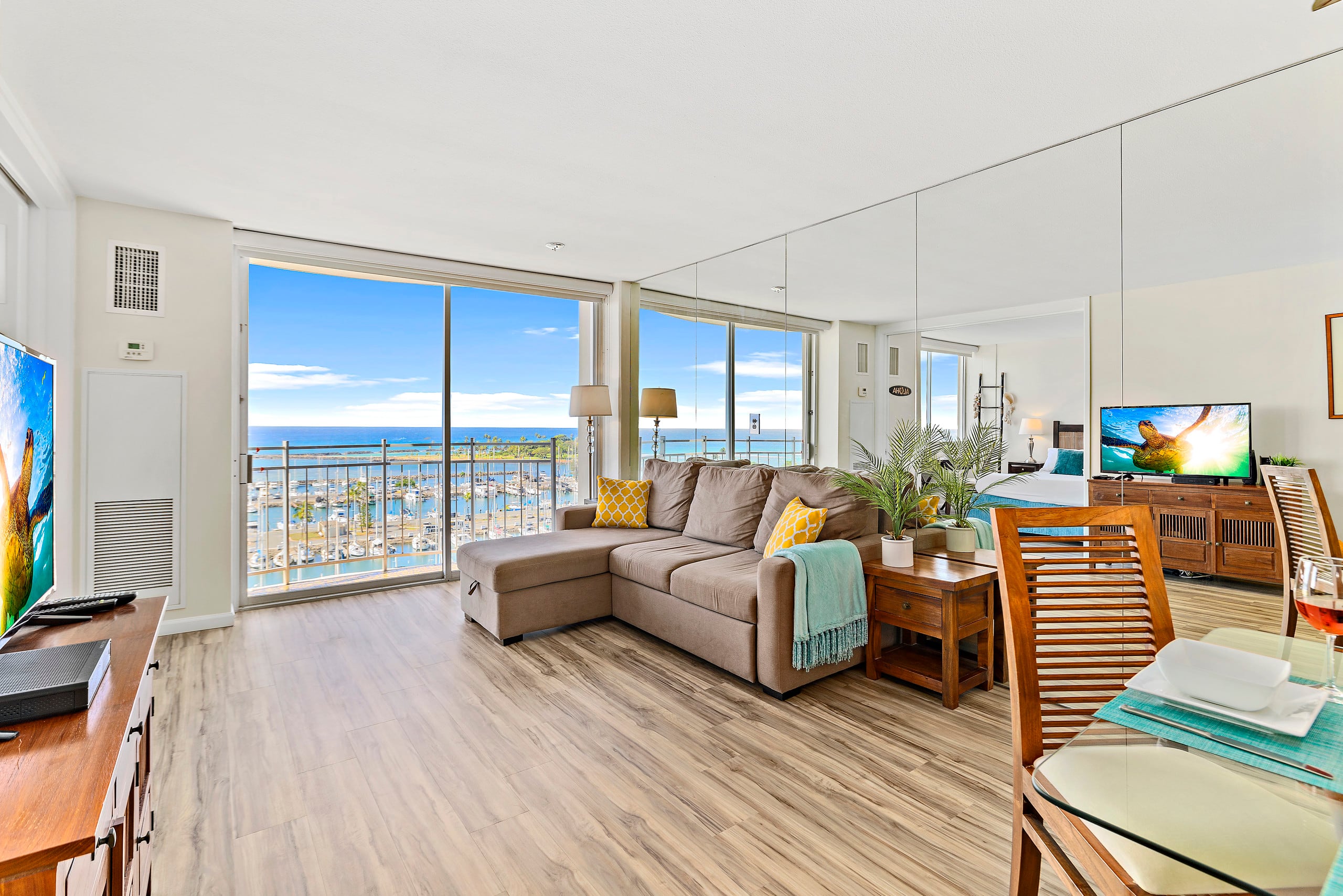 Condo in Honolulu · ★4.9 · 1 bedroom · 2 beds · 1 private bath - Image 3