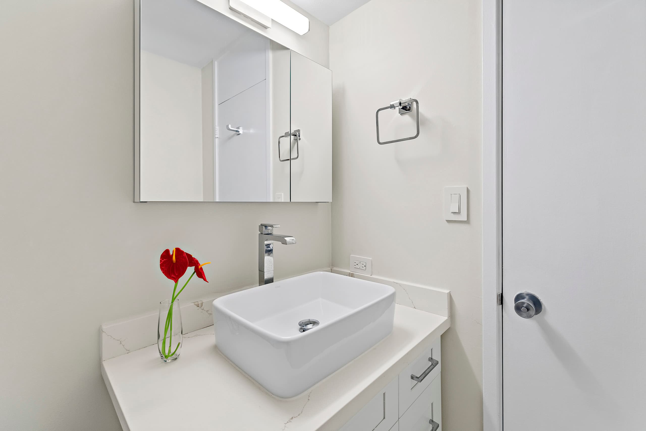 Condo in Honolulu · ★4.9 · 1 bedroom · 2 beds · 1 private bath - Image 19