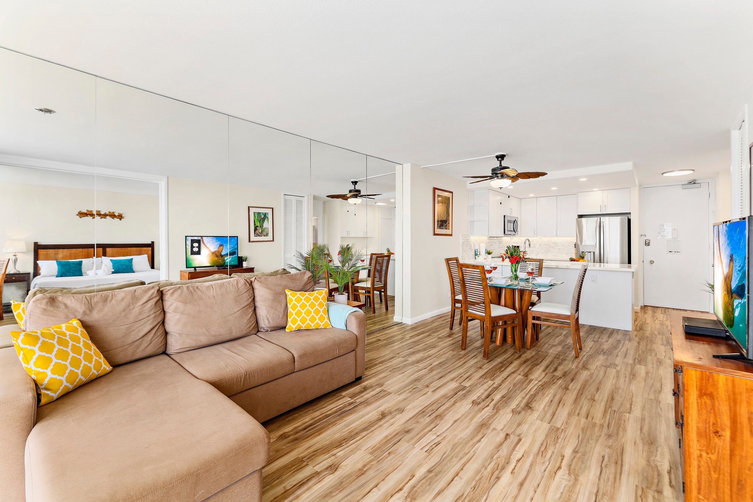 Condo in Honolulu · ★4.9 · 1 bedroom · 2 beds · 1 private bath - Image 4