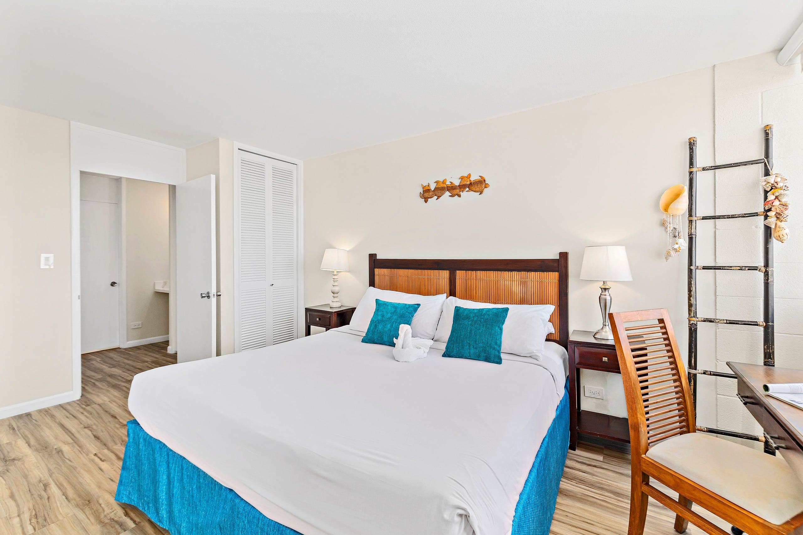 Condo in Honolulu · ★4.9 · 1 bedroom · 2 beds · 1 private bath - Image 14