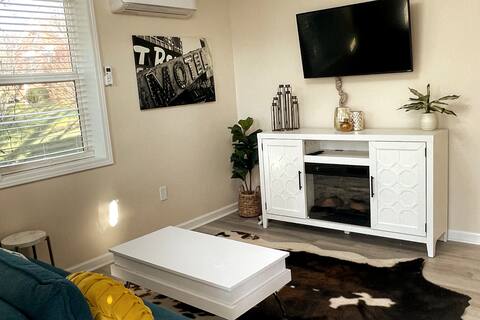 Stylish Duplex Apt. Near WV Tech