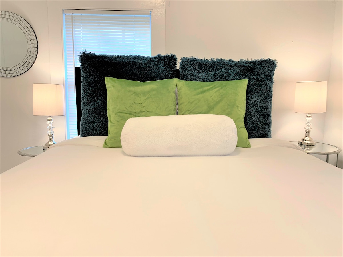 Гостинска куќа спална соба 1 со брачен кревет