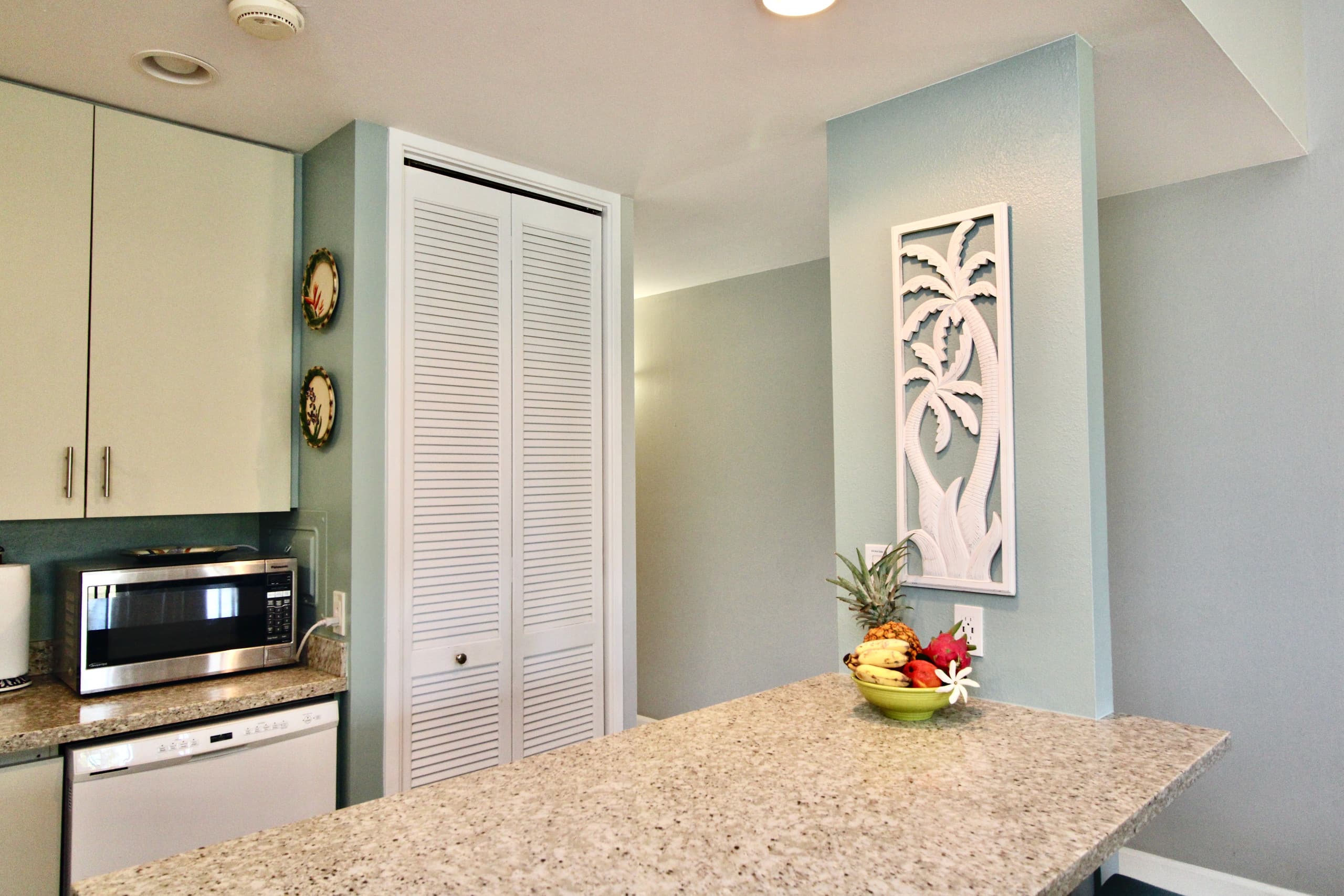 Spacious Condo Paradise - AC, WIFI, New Bathroom ! - Image 1