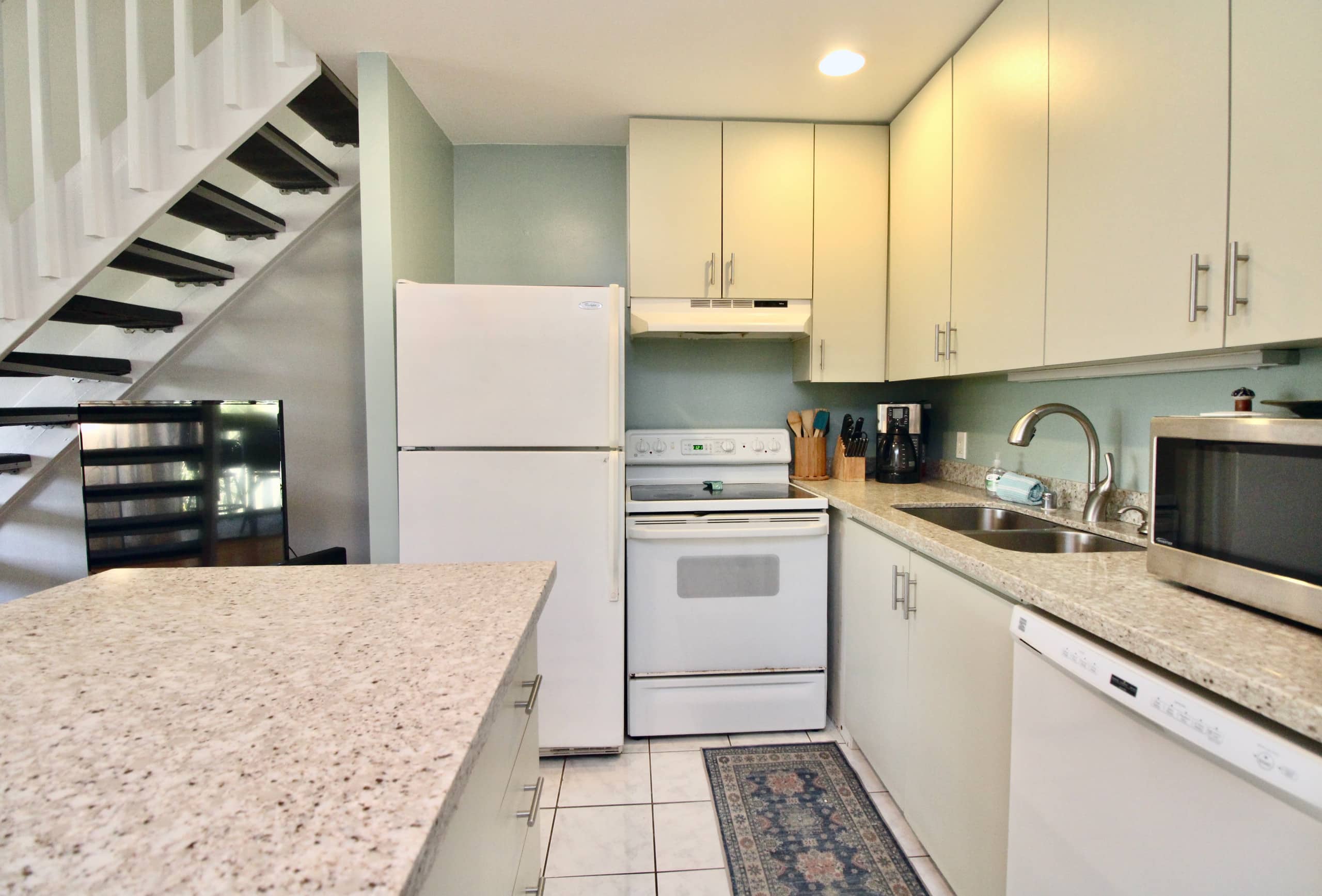 Spacious Condo Paradise - AC, WIFI, New Bathroom ! - Image 12