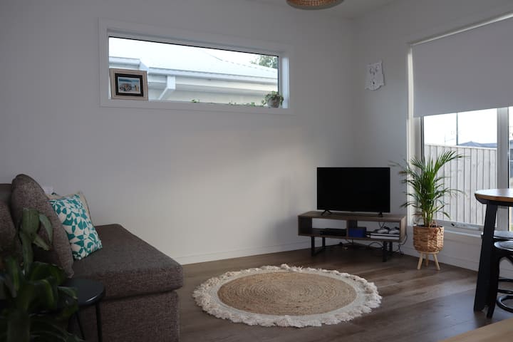 Shaka Suites Torquay- Modern Suite W Lounge-room - オーストラリア トーキー