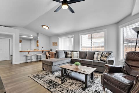 Entire 2 Bedroom 2 Bathroom House