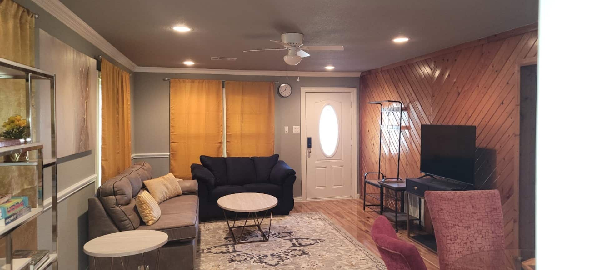 Gorgeous 3 BR Single Family 9min Downtown