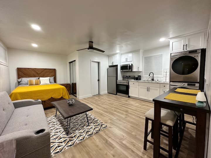 Airy Studio w/ Modern Amenities Near L.A. Beaches