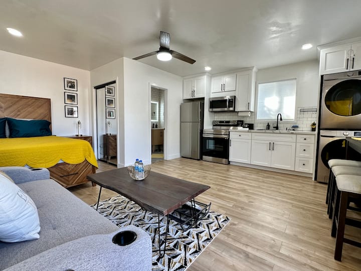 Airy Studio w/ Modern Amenities Near L.A. Beaches