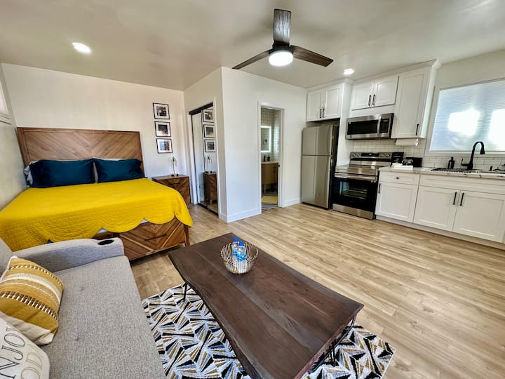 Airy Studio w/ Modern Amenities Near L.A. Beaches