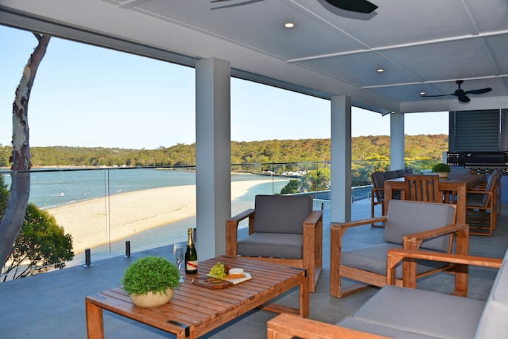 Maianbar Beach Front Bay House gallery image 2