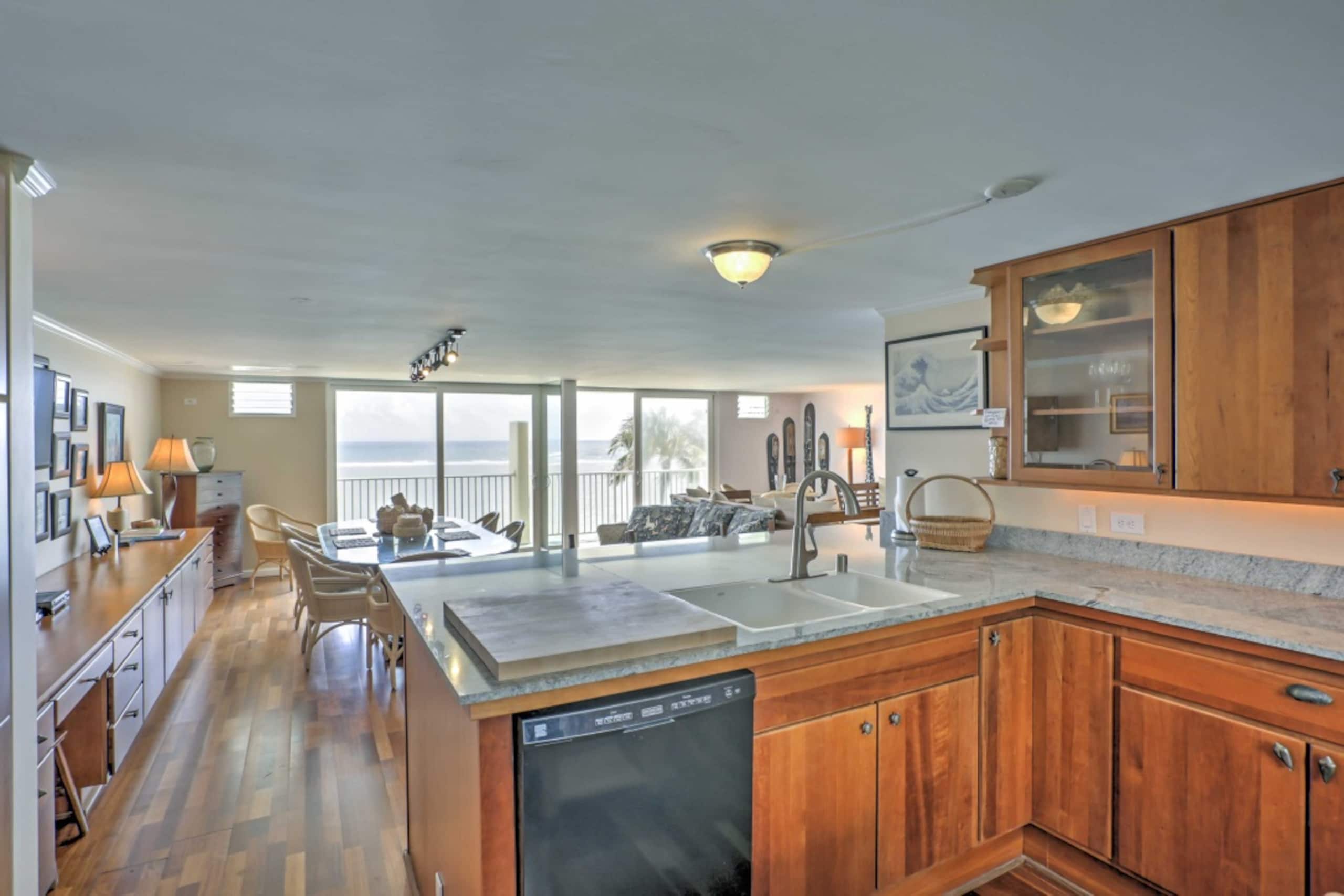 Beautiful Beachfront Family Condo for 4-8 guests - Image 6