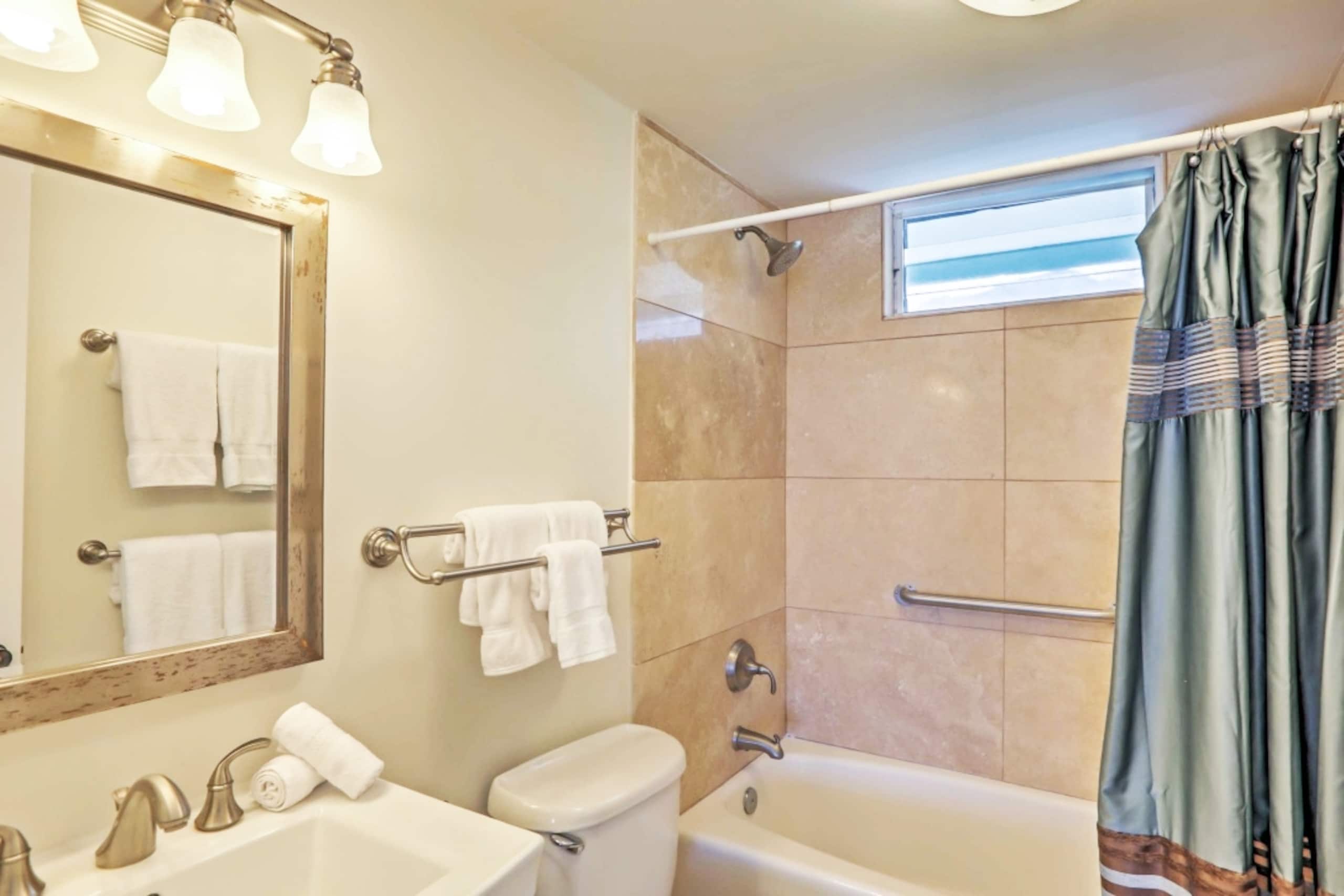 Beautiful Beachfront Family Condo for 4-8 guests - Image 19