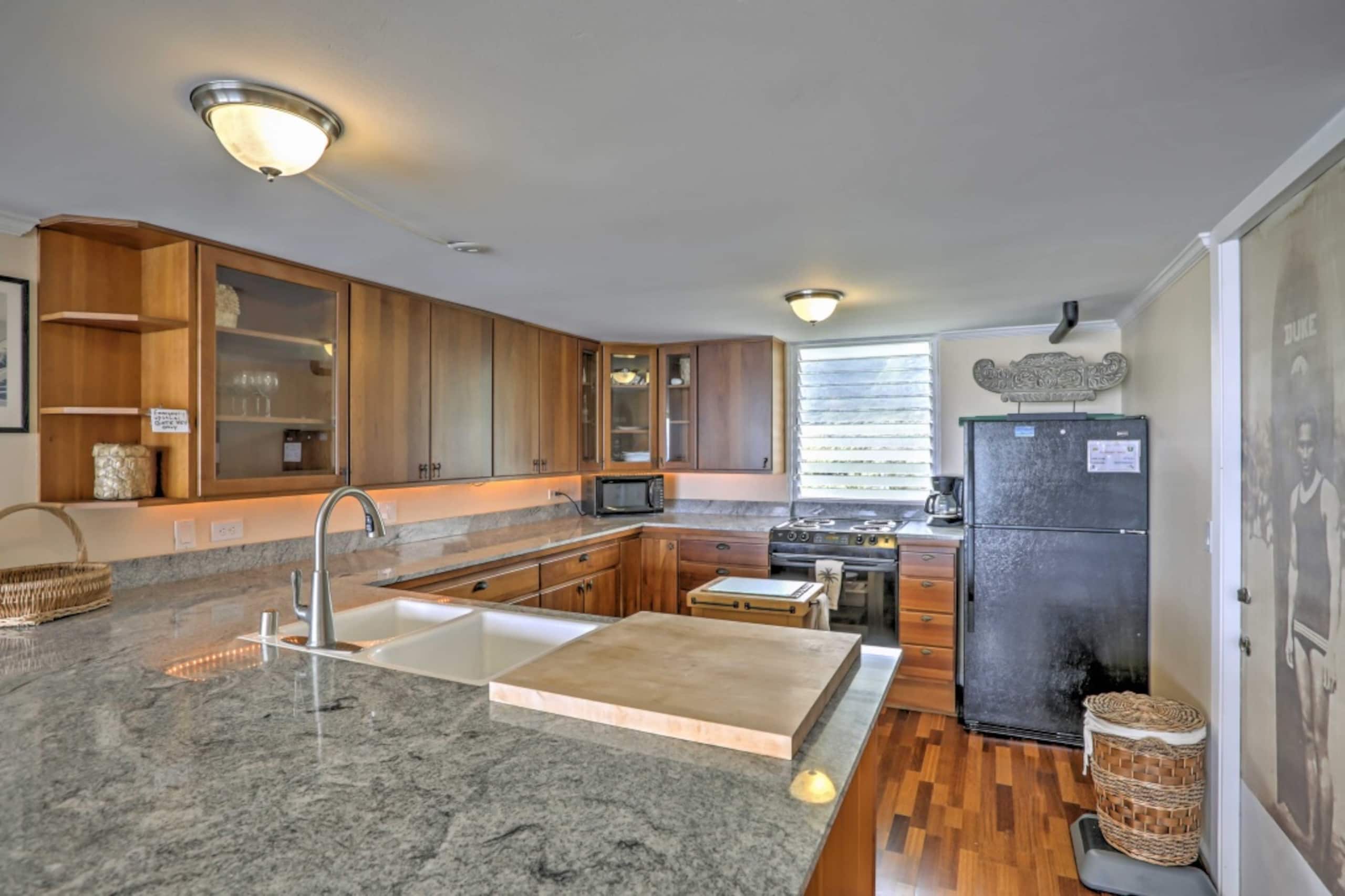Beautiful Beachfront Family Condo for 4-8 guests - Image 8