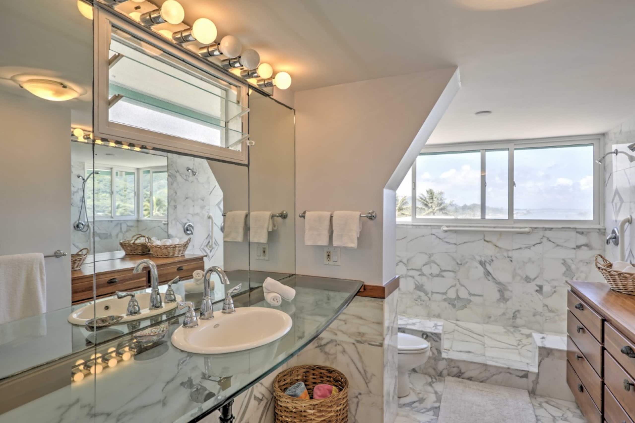 Beautiful Beachfront Family Condo for 4-8 guests - Image 16