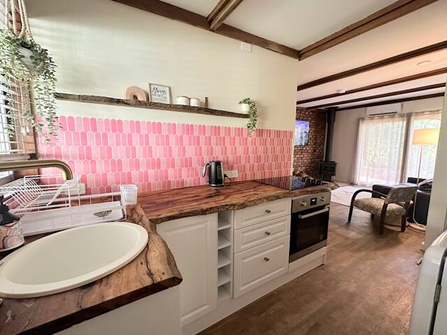 Karri Hideaway 2 Family Forest Retreat + Spa/Sauna gallery image 5