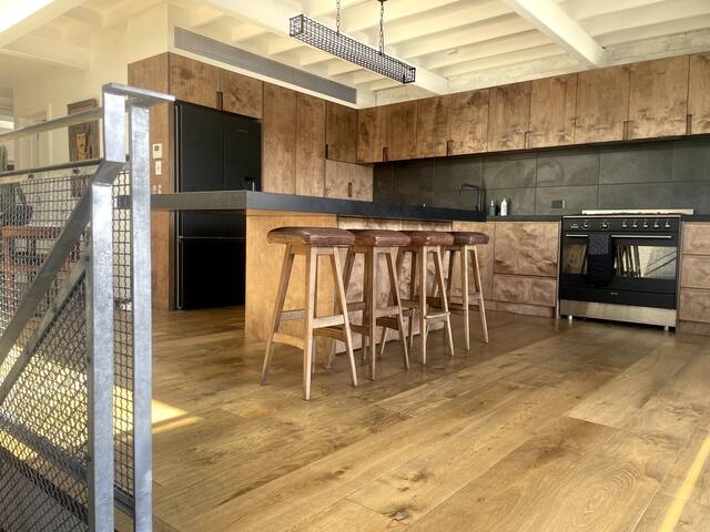 Inner city house with pool and great views gallery image 2