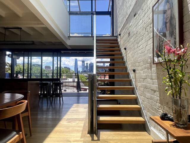 Inner city house with pool and great views gallery image 3