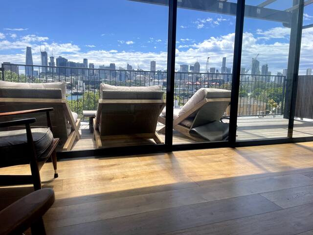 Inner city house with pool and great views gallery image 4