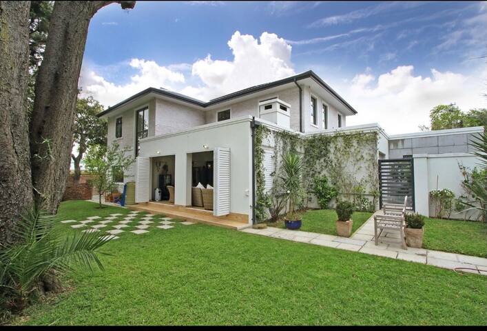 Spacious Family Home. Central location. gallery image 2