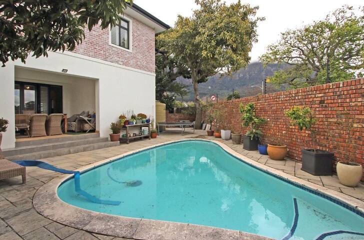 Spacious Family Home. Central location. gallery image 4