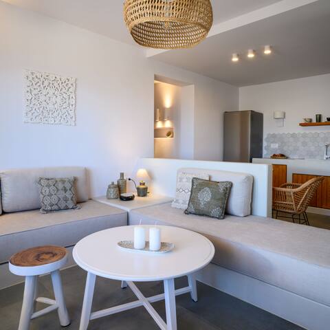 Ambeli Sunset Villas & Suites 2pools & 2hot tub gallery image 4