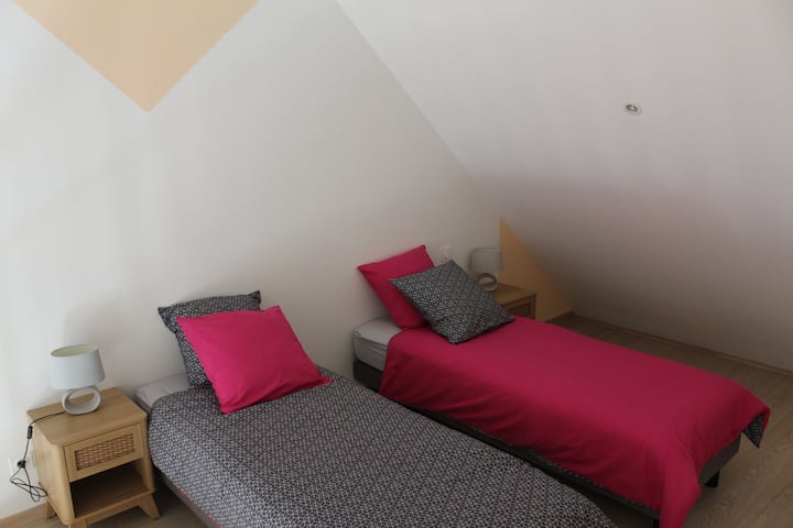dhomë gjumi 3 e vendosur në mesatare