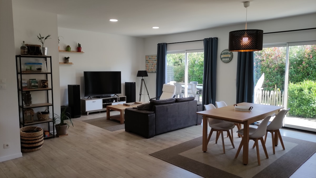 Top performing Airbnb: House near woods, close to beaches in Trébeurden