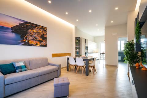 Top performing Airbnb: Modern downtown apartment in Sant'agnello