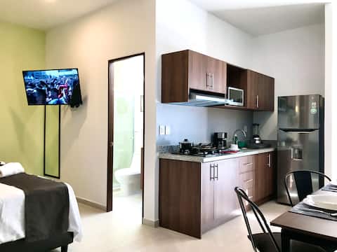 Successful Airbnb property: Comfortable Studio, Great Location, Safe, Parking in Virreyes