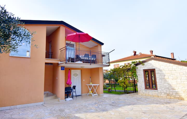 Spacious Apartment With A Garden Near The Sea - Umag