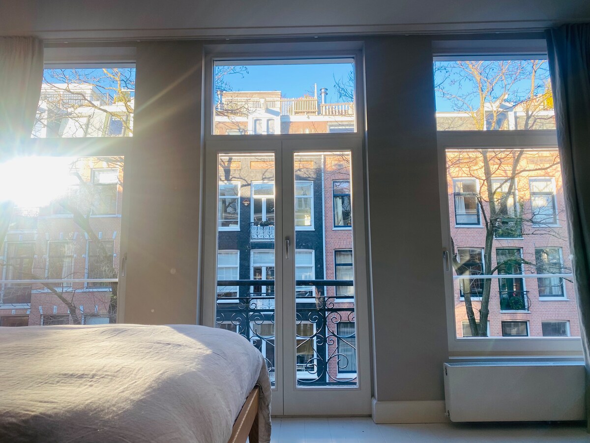 Изглед с френски балкон