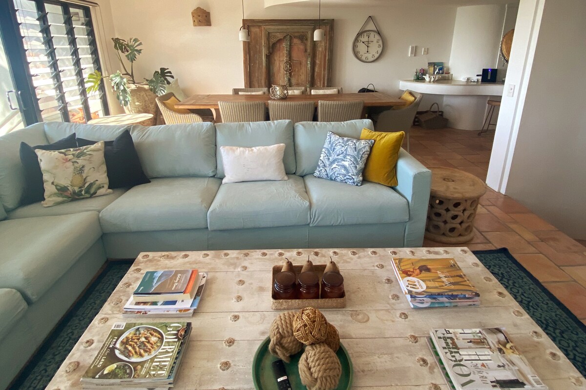 Top Airbnb: 4 bedroom + 3 bathroom Villa by the Sea in Sunshine Beach