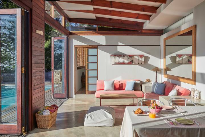 Peaceful oasis very close to City & beaches gallery image 2