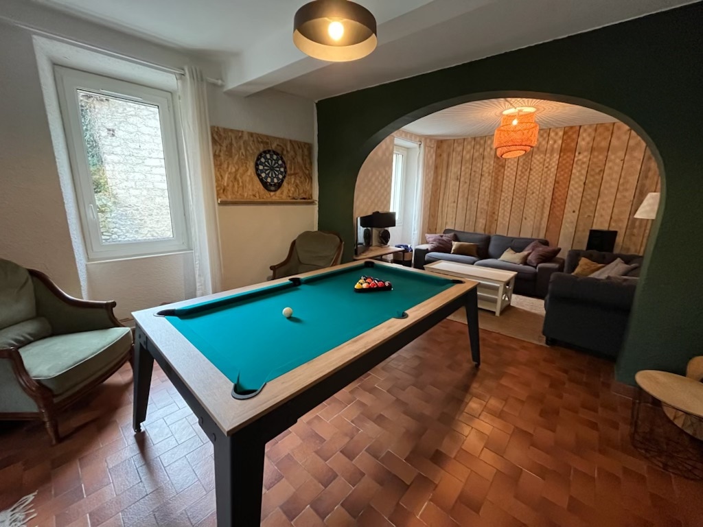 Sala y sala de juegos. 
