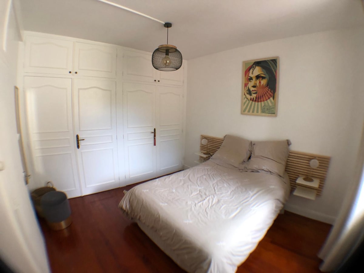 Recámara 3: 
- Armario grande
- Cama de 140 cm