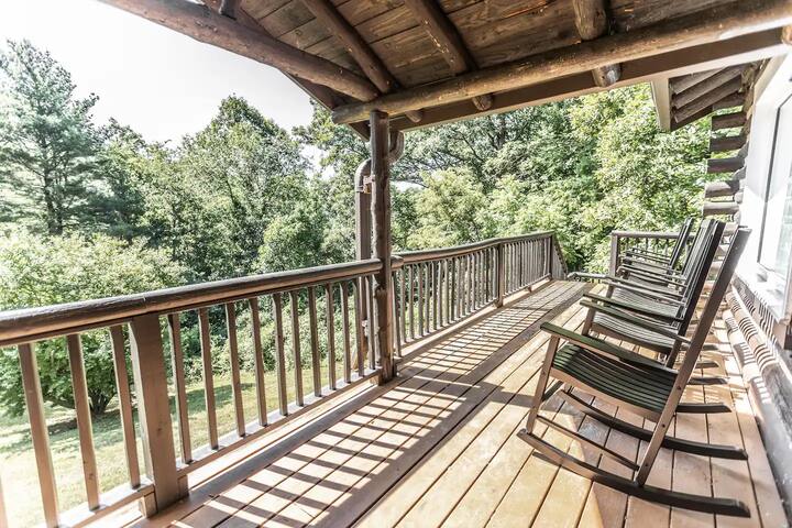 Mountain Majesty: Luxe Lodge on 4 Acres, Asheville gallery image 4