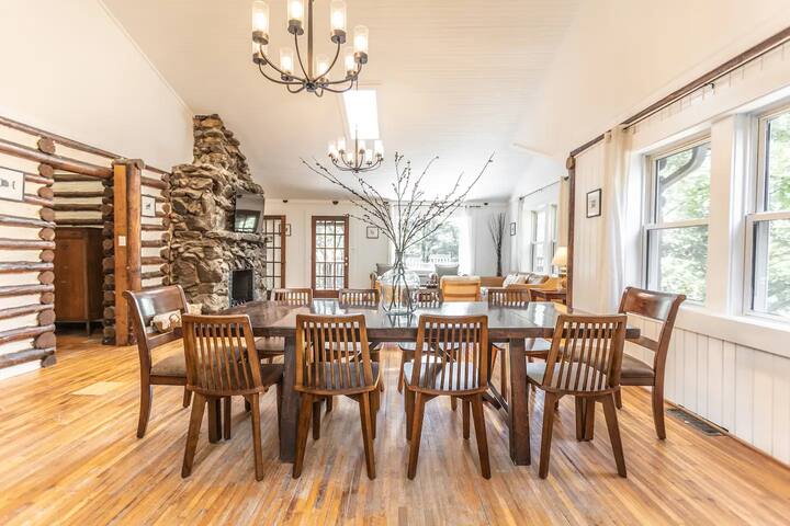 Mountain Majesty: Luxe Lodge on 4 Acres, Asheville gallery image 2