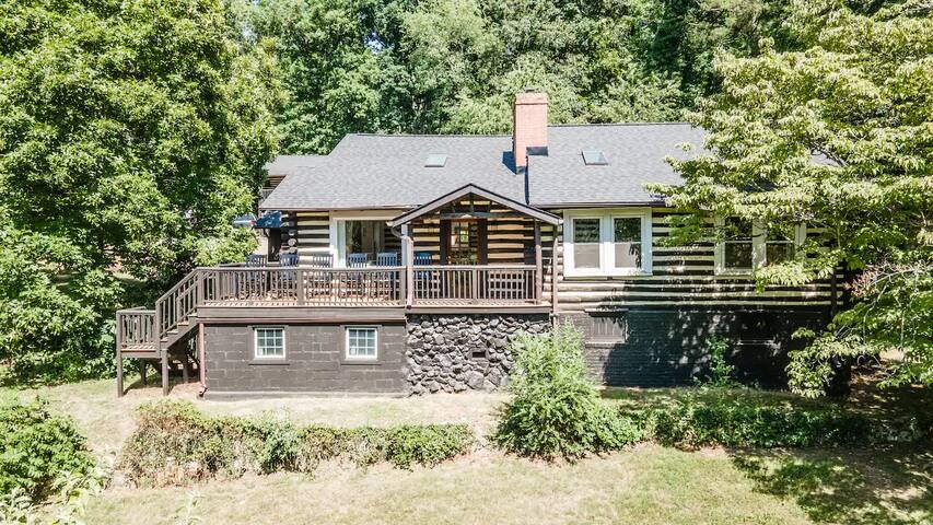 Mountain Majesty: Luxe Lodge on 4 Acres, Asheville gallery image 5