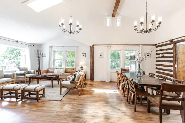 Mountain Majesty: Luxe Lodge on 4 Acres, Asheville