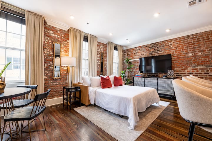 Разтегателен диван