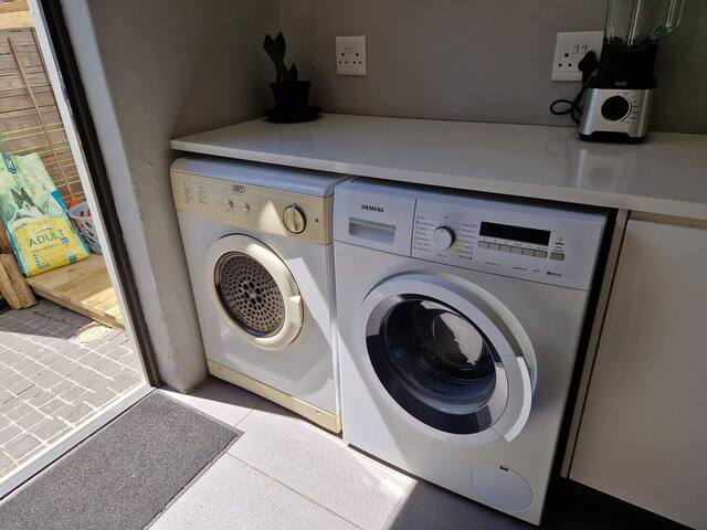 Lindos at the foot of Table Mountain gallery image 2